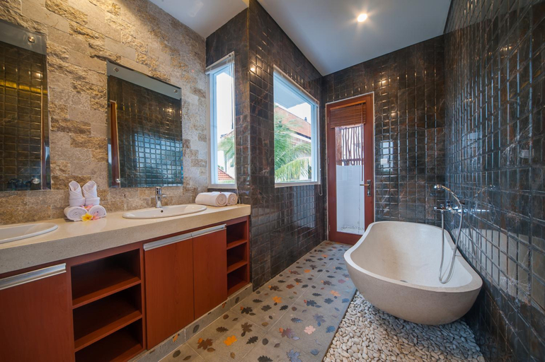 Bathroom 5, Villa Ubud Hill, Gianyar