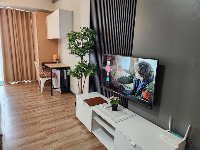 Others 3, 81 Newport C5 10i Balcony & Pool across NAIA T3, Pasay City