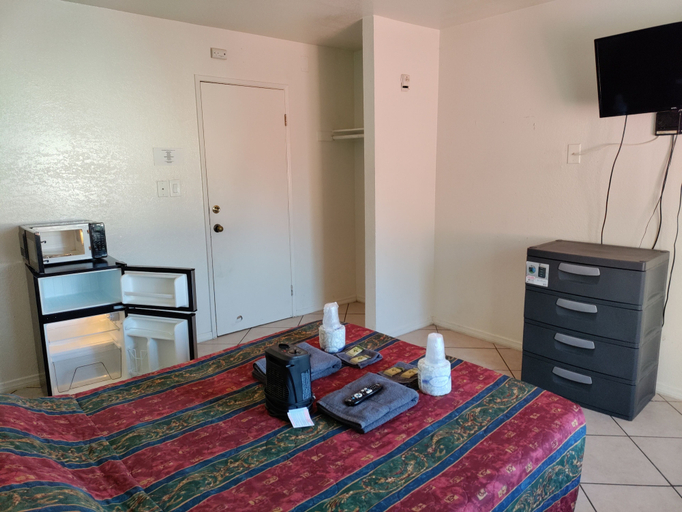 Bedroom 2, Crown Inn, San Diego