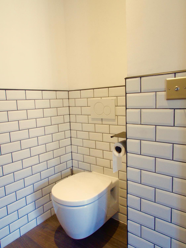 Bathroom 4, Le 7 des Tonneliers, Lot