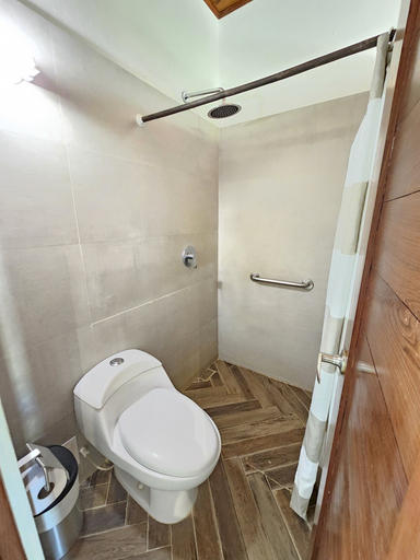 Bathroom 3, Makao Beach Hotel, Riohacha