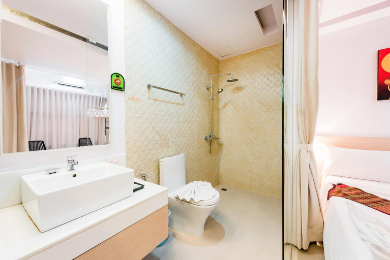 Bathroom 18