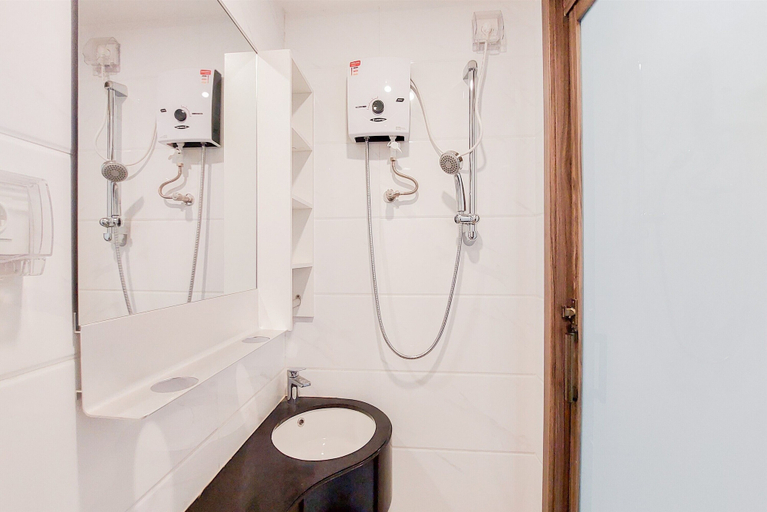 Bathroom 3, Stunning And Strategic Studio Apartment Sky House Alam Sutera, Tangerang