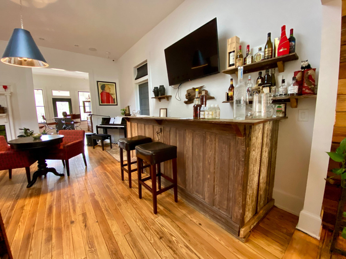 Food & Drinks 4, Auburn Bed and Breakfast, Chambers