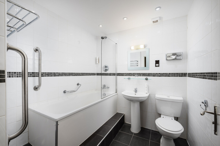 Bathroom 4, Royal Station Hotel, Newcastle upon Tyne