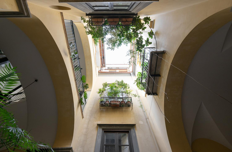 Others 3, The Charming Suites, Napoli