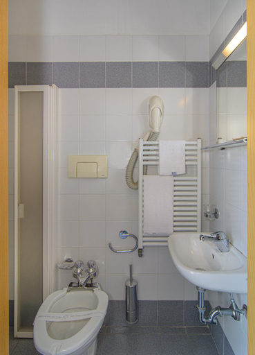 Bathroom 5, Hotel Sogno, Lucca
