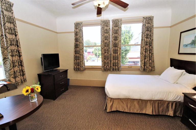 Bedroom 3, Hotel Arcata, Humboldt
