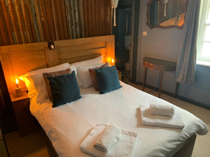 Others 4, Watergate YARD, Lincolnshire