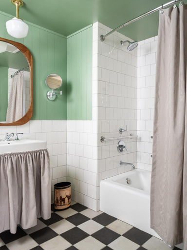 Bathroom 4, The Getaway, Monterey
