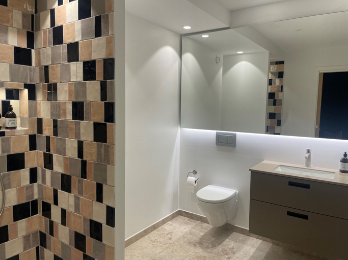 Bathroom, Apartments by Jutlandia, Frederikshavn