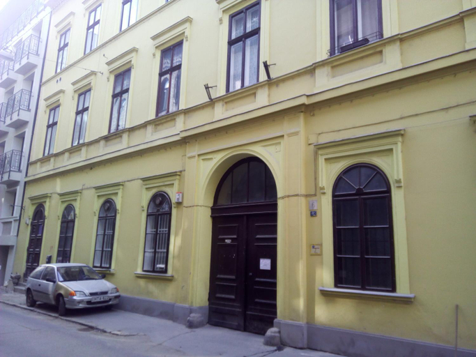Others 3, Operahouse Rooms, Budapesti