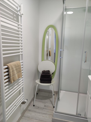 Bathroom 2, A la Ferme de Saint Germain, Manche