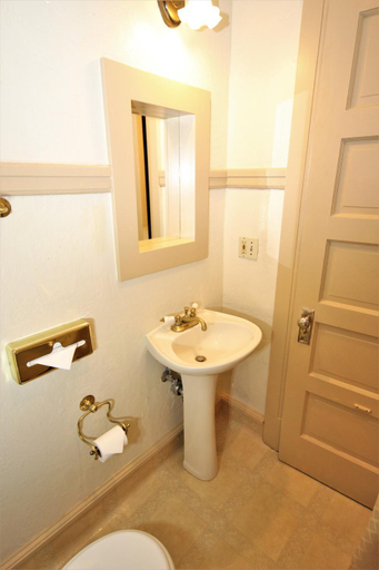 Bathroom 4, Hotel Arcata, Humboldt