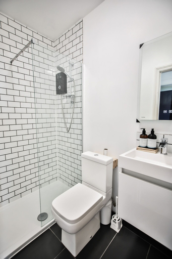 Bathroom 4, A Stones Throw, East Sussex