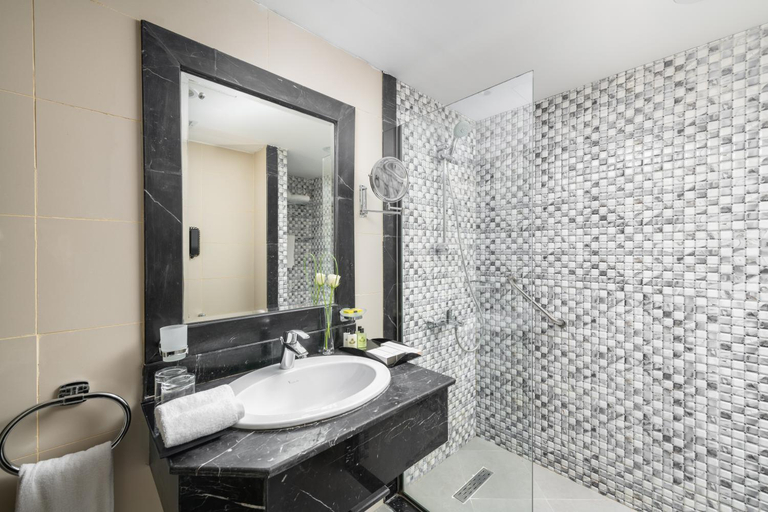 Bathroom 5, Taiba Front Hotel, Al Madinah Al Munawwarah
