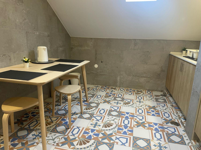 Others 5, Salero Guest House, Loures