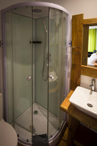Others 5, Modern & Recycled Guest House, Machico