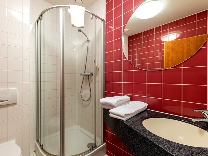 Bathroom 4, Raststättenhotel Hannover-Garbsen, Region Hannover