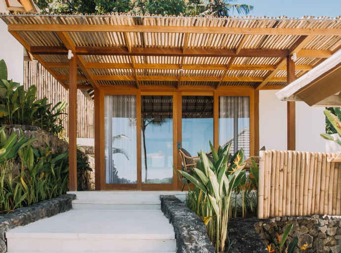 Exterior 3