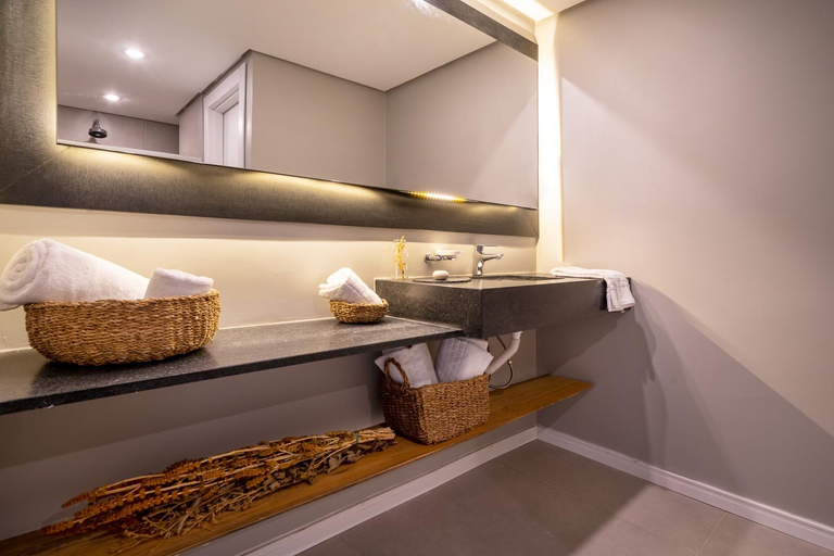 Bathroom 4, Jangal das Araucarias, Canela