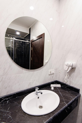 Bathroom 2, East Palace Hotel, Almaty