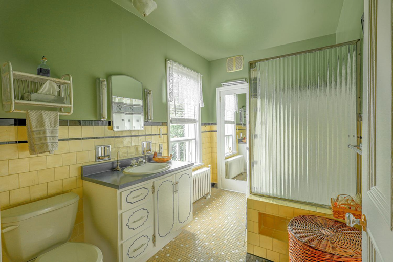 Bathroom 3, Chez l'Doc, Les Etchemins