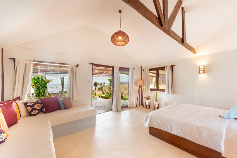 Beachfront Villa 3BR, Pool, Garden, Surf Spot, General Luna