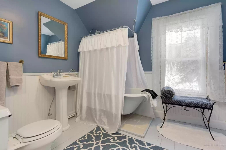 Bathroom 3, Greenwood Manor Inn, Cumberland