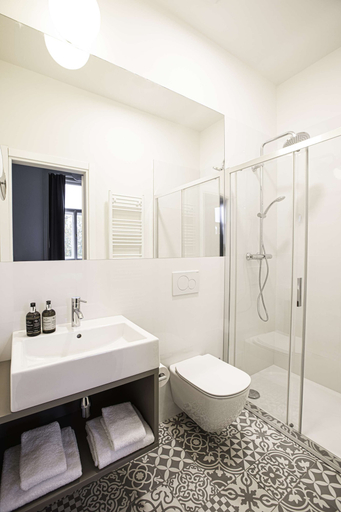 Bathroom 5, Franz BY ZEITRAUM, Praha 1