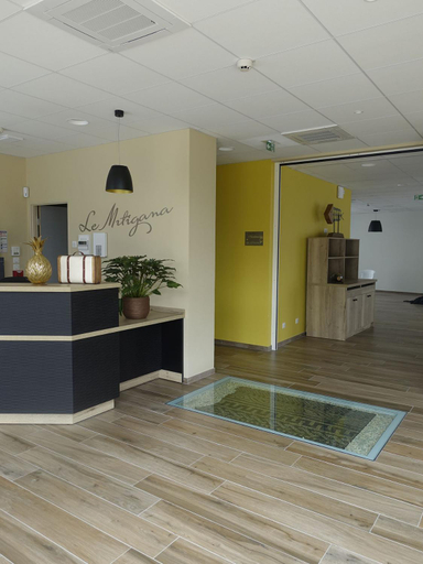 Public Area 2, Le Mitigana, Yonne