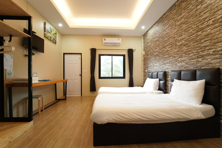 Bedroom 2, Chillax @Khaosk Hostel, Phanom