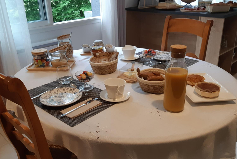 Food & Drinks 4, Chambre d hotes le Val du Loup petit dejeuner continental sur demande, Dordogne