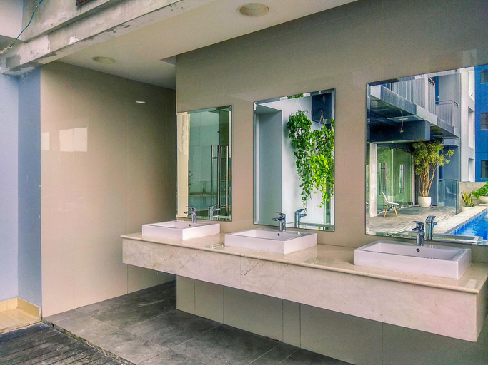 Bathroom, Good Choice And Strategic 2Br Without Living Room Evenciio Apartment, Depok