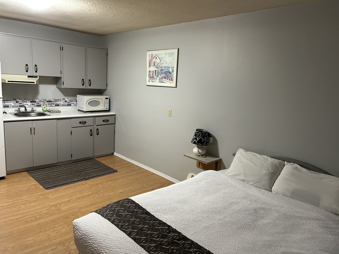 Others 5, Kings Court Motel, Division No. 12
