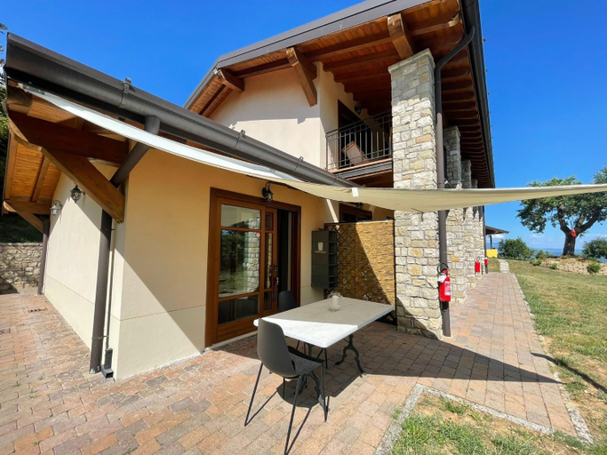 Others 4, La FIOCCHINA - Magic Place - apartments & studios in Garda Lake - countryside farmhouse, inside the , Brescia