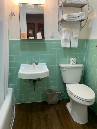 Bathroom 4, Hotel Marceline, Linn
