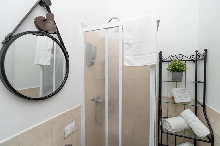 Others 4, Zaira b&b, Roma