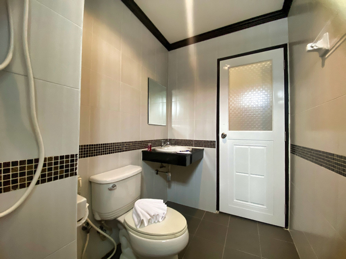 Bathroom 19