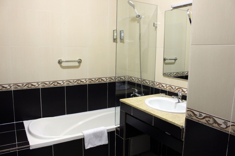 Bathroom 4, L'Hacienda, Skhirate-Témara