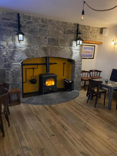 Others 3, The Burren Inn