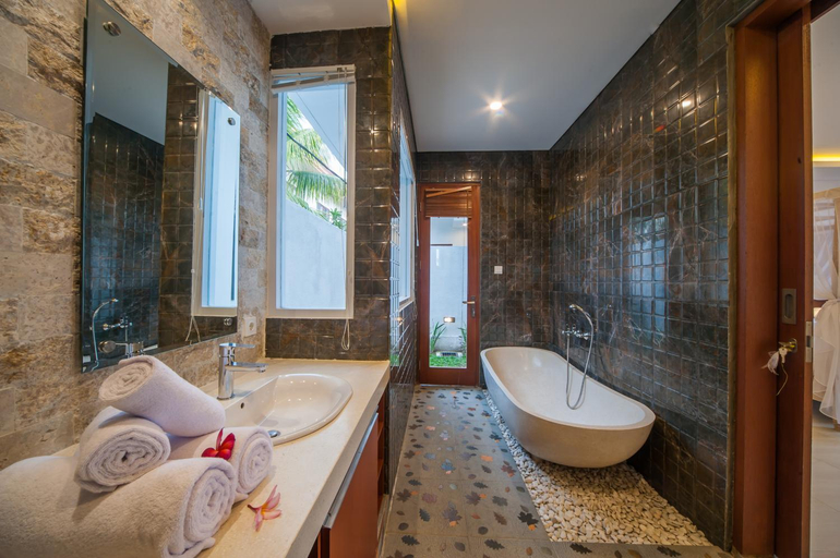 Bathroom 5, Villa Ubud Hill, Gianyar