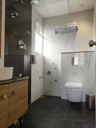 Bathroom 4, Zipp Hotel Le Opera, Bangalore