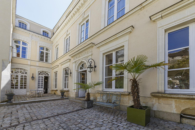 Exterior 1