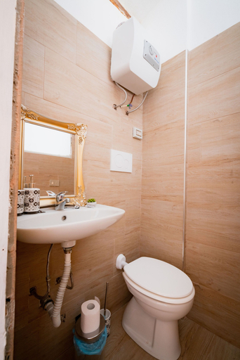 Bathroom, Romantico rifugio per coppie vista Lago, Brescia
