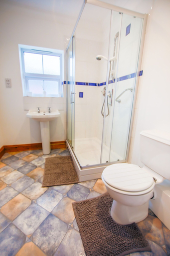 Bathroom 3, Trees Annex, East Sussex