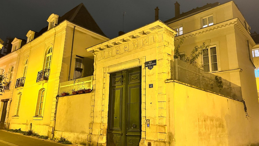 Exterior 12