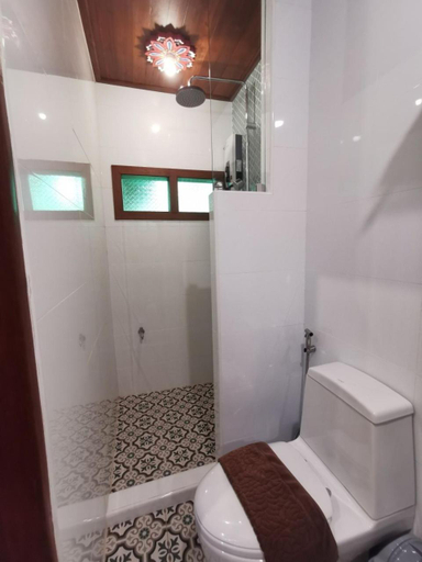 Bathroom 3, Baanthep Antique Homestay, Muang Phrae