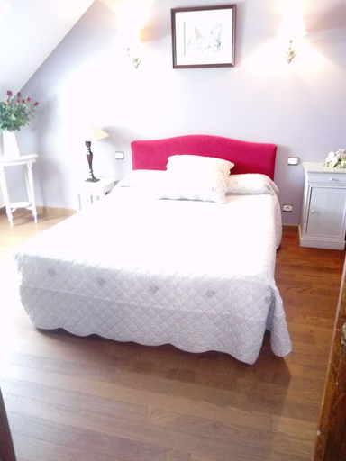 Bedroom 4, Le Haut Montrayé, Orne
