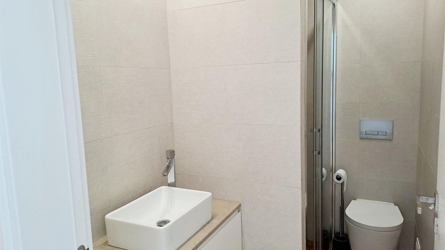 Bathroom 4, SurfSoul B&B, Peniche